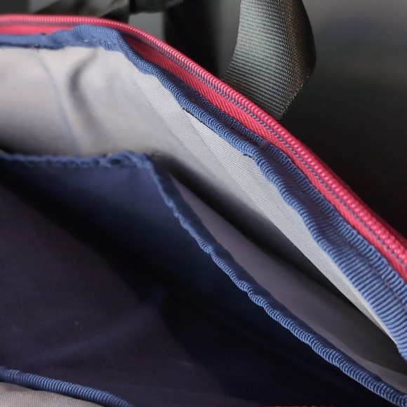 Targus Groove X Red Slip-Case Mac-book Case with Strap. - Picture 5 of 11